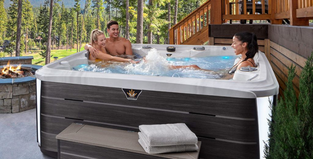 marquis-crown_collection_hot-tub-640